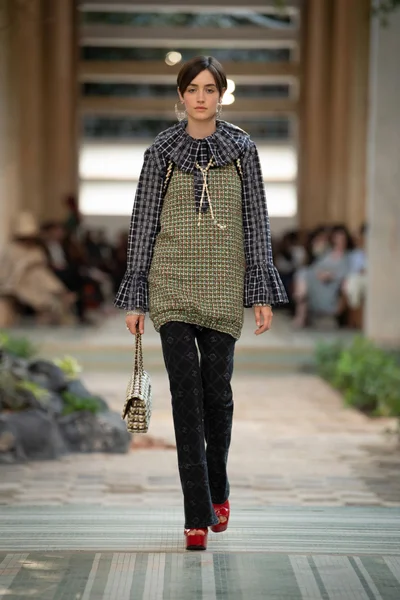 Look 34